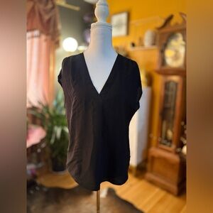 Banana Republic v neck tee